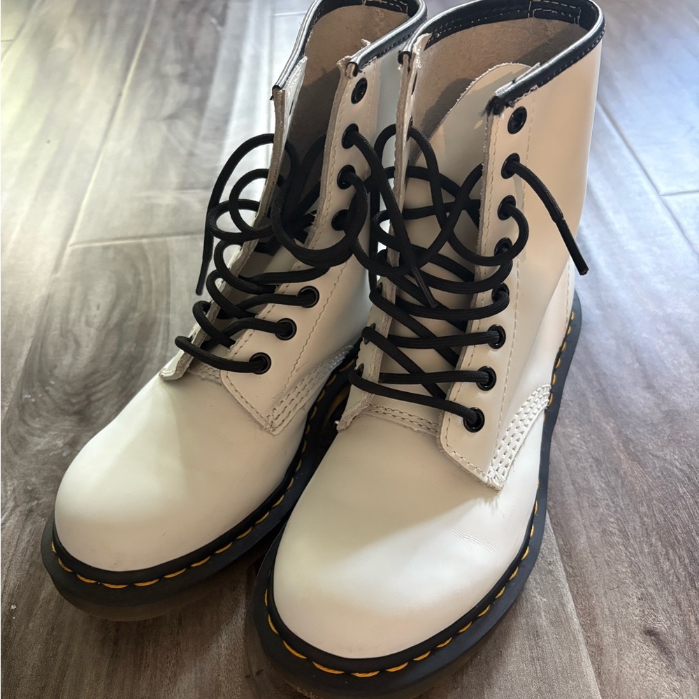 Stylish White Lace-Up Women's Boots